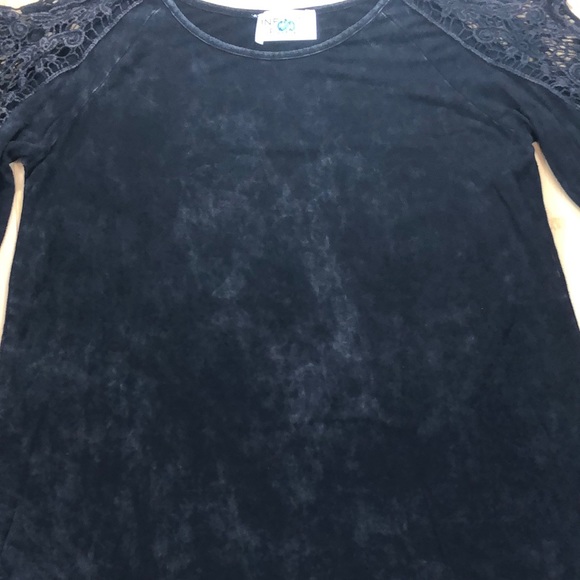 Infinity Raine Cold Shoulder Tunic NWT - Picture 6 of 8